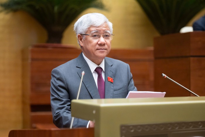 Chủ tịch Ủy ban Trung ương Mặt trận Tổ quốc Việt Nam Đỗ Văn Chiến trình bày Báo cáo tổng hợp ý kiến, kiến nghị của cử tri và Nhân dân gửi đến Kỳ họp thứ 9, Quốc hội khóa XV. Ảnh: quochoi.vn. 050520251010-z6569445520527_6ef8e74062c7242c931ddbfd7e623aae.jpg