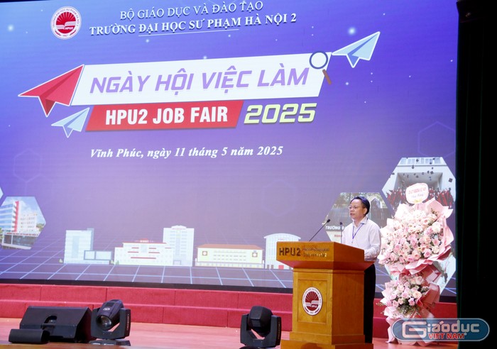 Tiến sĩ Trịnh Đình Vinh - Phó Hiệu trưởng Trường Đại học Sư phạm Hà Nội 2. Tiến sĩ Trịnh Đình Vinh - Phó Hiệu trưởng Trường Đại học Sư phạm Hà Nội 2.