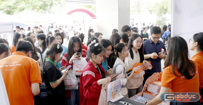 Ngày hội việc làm năm 2025 thu hút hàng nghìn sinh viên. GDVN_toàn fpt.jpg