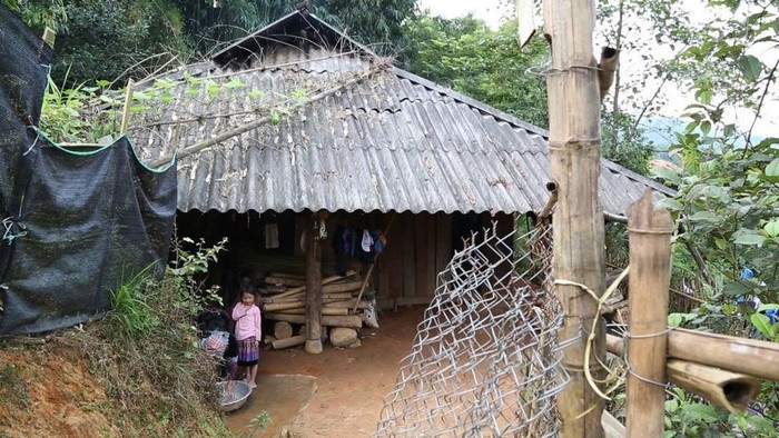 Căn nhà cũ lụp xụp của gia đình Má A Tông