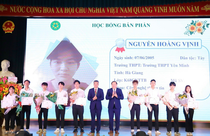 Học viện Nông nghiệp Việt Nam trao Học bổng toàn phần và bán phần cho sinh viên tại 08 tỉnh miền núi phía Bắc năm 2023. Học viện Nông nghiệp Việt Nam trao Học bổng toàn phần và bán phần cho sinh viên tại 08 tỉnh miền núi phía Bắc năm 2023.