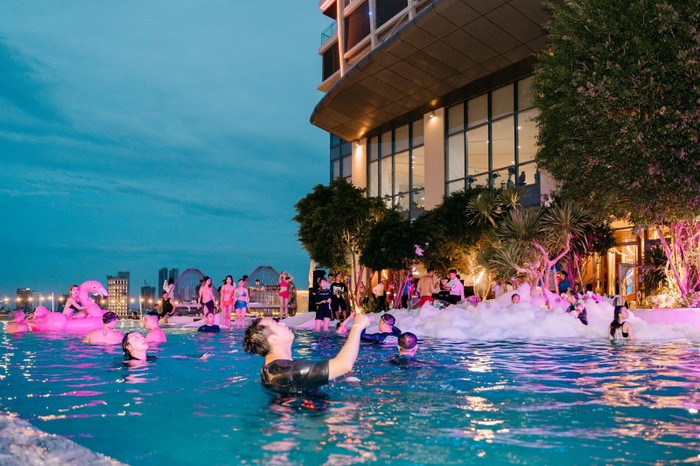 Bữa tiệc “Sunset DJ & Summer Viber” sẽ giúp tăng nhiệt mùa hè cho thành phố biển. Bữa tiệc “Sunset DJ & Summer Viber” sẽ giúp tăng nhiệt mùa hè cho thành phố biển.