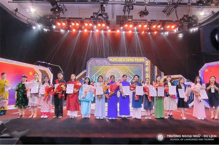 Sinh viên khoa Ngôn ngữ Trung Quốc, Trường Ngoại ngữ - Du lịch (HaUI) tranh tài tại vòng chung kết Cuộc thi hùng biện tiếng Trung toàn quốc năm 2023. Sinh viên khoa Ngôn ngữ Trung Quốc, Trường Ngoại ngữ - Du lịch (HaUI) tranh tài tại vòng chung kết Cuộc thi hùng biện tiếng Trung toàn quốc năm 2023.