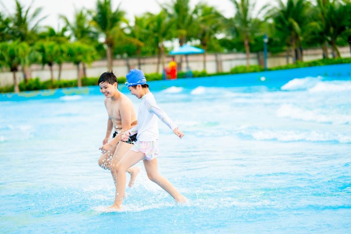 Công viên nước Lốc Xoáy có 3 phân khu phù hợp với mọi lứa tuổi. Công viên nước Lốc Xoáy có 3 phân khu phù hợp với mọi lứa tuổi.