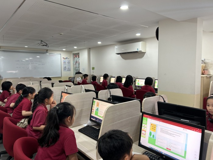Hội đồng thi tại Trường liên cấp Việt - Úc ngày thi Violympic Vòng Quốc gia đầu tiên. Hội đồng thi tại Trường liên cấp Việt - Úc ngày thi Violympic Vòng Quốc gia đầu tiên.