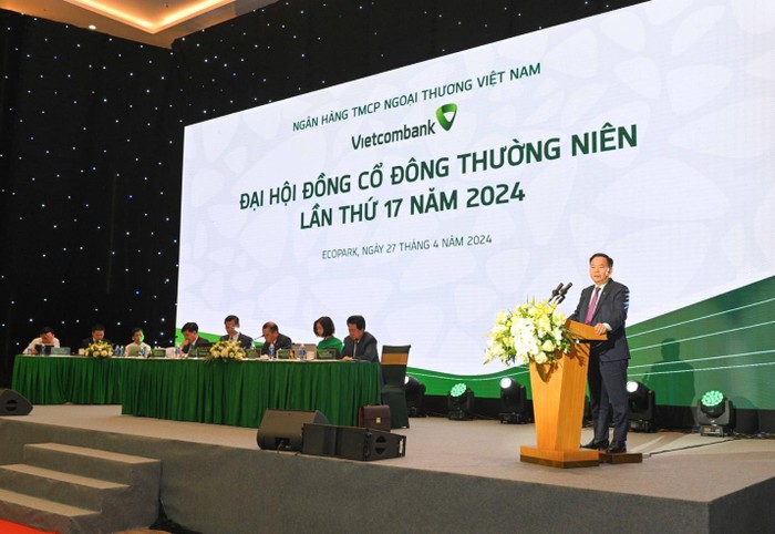 Ông Lại Hữu Phước - Trưởng Ban Kiểm soát trình bày Báo cáo của Ban Kiểm soát về kết quả hoạt động năm 2023 và định hướng năm 2024. Ông Lại Hữu Phước - Trưởng Ban Kiểm soát trình bày Báo cáo của Ban Kiểm soát về kết quả hoạt động năm 2023 và định hướng năm 2024.