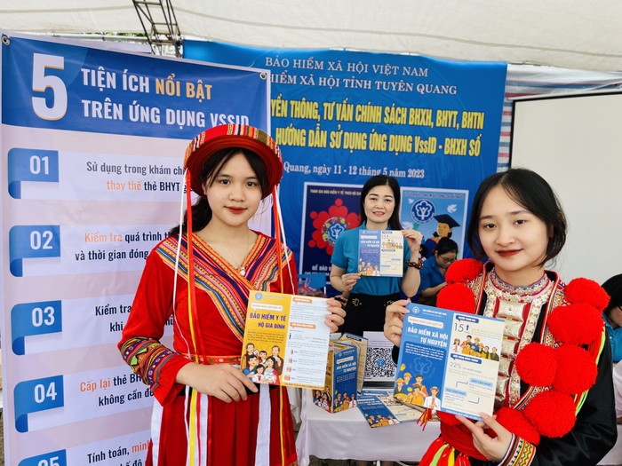 Quyết liệt chuyển đổi số lĩnh vực bảo hiểm xã hội, bảo hiểm y tế. Ảnh minh họa BHXH Tuyên Quang.jpg
