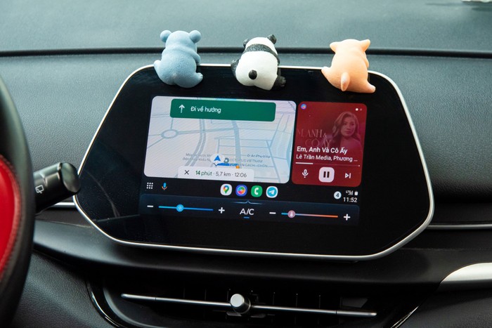 Màn hình VF 5 Plus tích hợp tính năng kết nối Android Auto. A2 (2).jpg