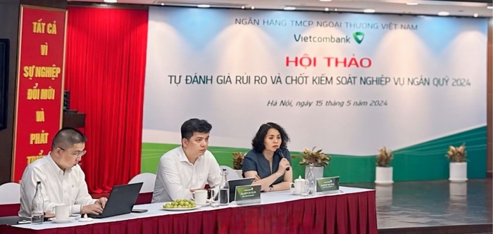 Bà Đinh Thị Thái - Phó Tổng Giám đốc phụ trách Khối QLRR phát biểu chỉ đạo tại hội thảo.