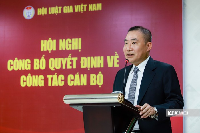 Nhà báo Phạm Quốc Huy - tân Tổng biên tập Tạp chí Đời sống và Pháp luật phát biểu nhận nhiệm vụ mới. (Ảnh: Hữu Thắng). Nhà báo Phạm Quốc Huy - tân Tổng biên tập Tạp chí Đời sống và Pháp luật phát biểu nhận nhiệm vụ mới. (Ảnh: Hữu Thắng).