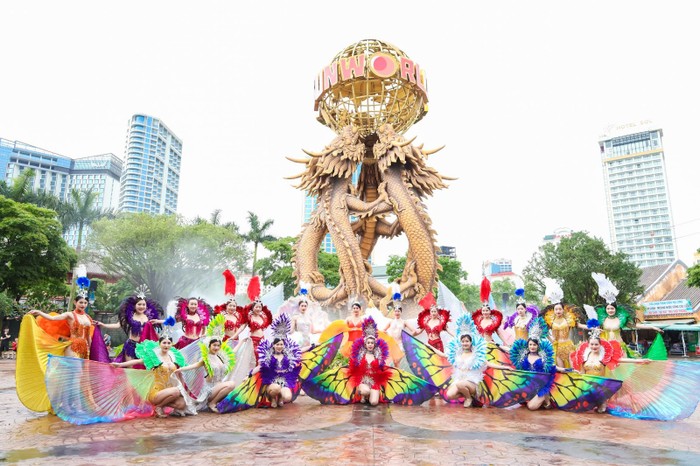 Những chương trình biểu diễn và quà tặng hấp dẫn từ Sun World Ha Long dịp hè này. Những chương trình biểu diễn và quà tặng hấp dẫn từ Sun World Ha Long dịp hè này.