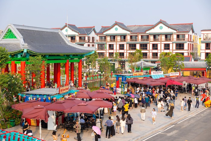 Hệ thống 200 gian hàng mang tới đa trải nghiệm cho du khách. 240628_VHRI_PDB_PR2 3_Thu phu le hoi moi cho tre em va gia dinh phia bac_A1.jpg