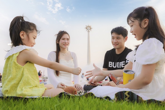 Phố đi bộ - Công viên Vũ Yên mở ra không gian vui chơi giải trí đa dạng cho các gia đình. 240628_VHRI_PDB_PR2 3_Thu phu le hoi moi cho tre em va gia dinh phia bac_A2.jpg