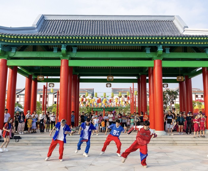 Sau khai trương, không khí ăn chơi sôi động tại Phố đi bộ - Công viên Vũ Yên chưa bao giờ hạ nhiệt. 240628_VHRI_PDB_PR2 3_Thu phu le hoi moi cho tre em va gia dinh phia bac_A3.jpeg