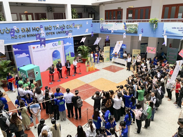 Toàn cảnh chương trình. 1.jpg