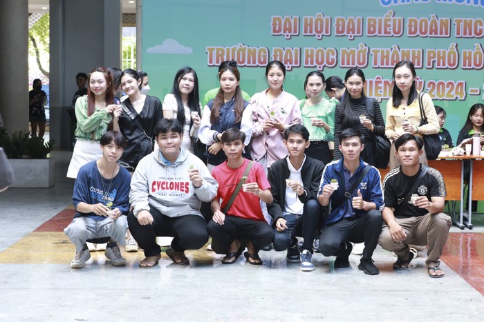 Sinh viên quốc tế tham gia ngày hội. 2.jpg