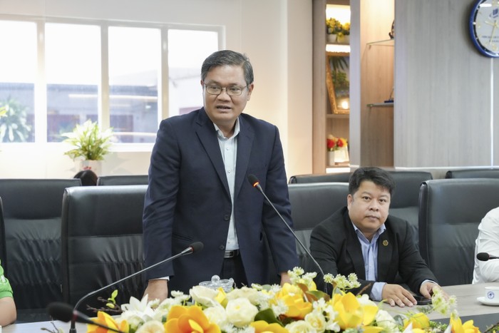 Giáo sư, Tiến sĩ Nguyễn Minh Hà – Hiệu trưởng Trường phát biểu tại Lễ ký kết. 5.jpg