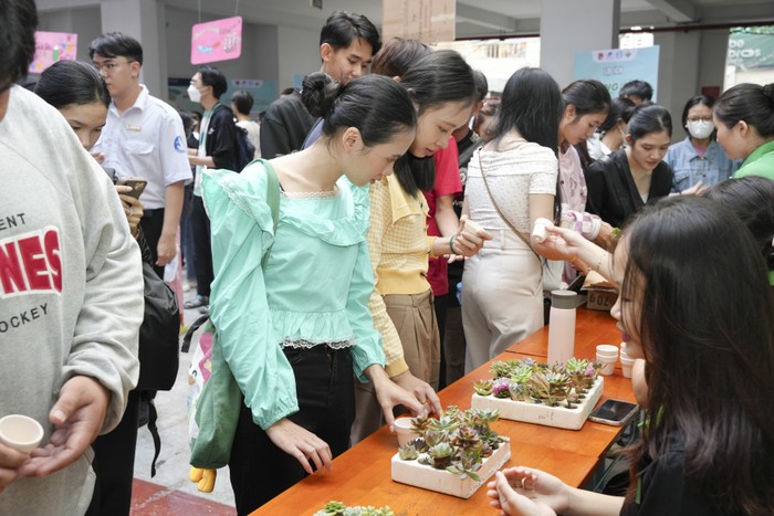 Các gian hàng tại Ngày hội. 9.jpg