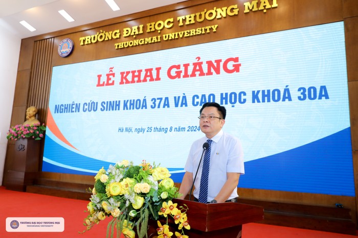 Phó Giáo sư, Tiến sĩ Nguyễn Hoàng – Hiệu trưởng Trường Đại học Thương mại phát biểu tại buổi lễ. 1A6A1123.jpg