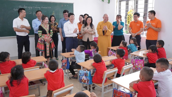 Lớp học khang trang đón các em học sinh trong năm học mới, mang đến cho các em thêm nhiều động lực đến trường, tìm hiểu, khám phá tri thức. Anh 3.jpg