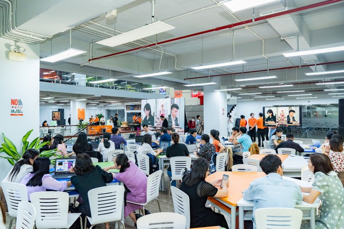 Đông đảo giáo viên trung học phổ thông tham gia khóa Tập huấn Giáo dục STEM trong kỷ nguyên Trí tuệ nhân tạo. Anh 1.jpeg