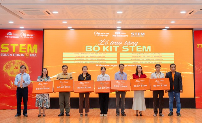 Trường Đại học FPT tài trợ 100% bộ STEM Kit đến các trường trung học phổ thông. Anh 3.jpeg