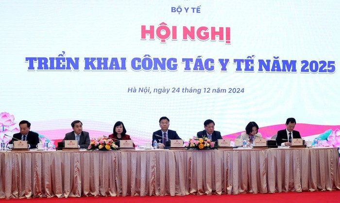 Phó Thủ tướng lưu ý Bộ Y tế tập trung kiện toàn, sắp xếp tổ chức bộ máy "tinh - gọn - mạnh - hiệu năng - hiệu lực - hiệu quả"; triển khai nghiêm túc, có hiệu quả Quy hoạch mạng lưới cơ sở y tế thời kỳ 2021-2030. Ảnh: VGP/Đức Tuân Nhiều văn bản quy phạm pháp luật trong ngành y tế 'rất khó, lượng hóa không phải dễ'- Ảnh 2.