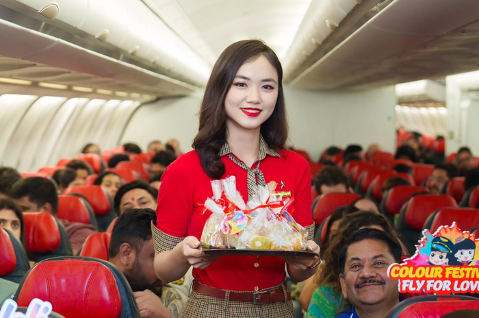 Vietjet cabin crew.png