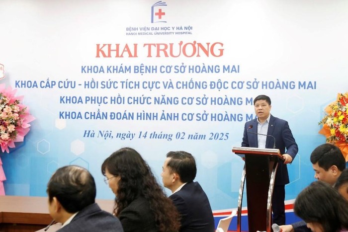 Đồng chí Hồng Quang phát biểu tại buổi khai trương các khoa Bệnh viện Đại học Y Hà Nội - cơ sở Hoàng Mai.