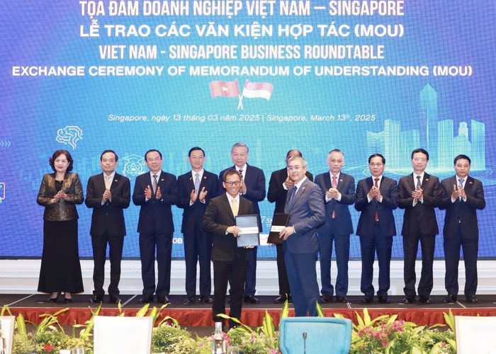 1. Vietnam Airlines hợp tác cùng Singapore Airport Terminal Services Limited (SATS) tại nhà ga hàng hóa sân bay Long Thành.jpg