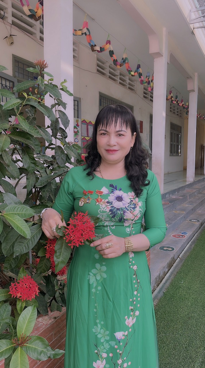 Cô Nguyễn Thị Tỏ từng công tác ở Trường Mẫu giáo Tân Thành B, Huyện Tân Hồng, nay đã về hưu. Cô Nguyễn Thị Tỏ từng công tác ở Trường Mẫu giáo Tân Thành B, Huyện Tân Hồng, nay đã về hưu.