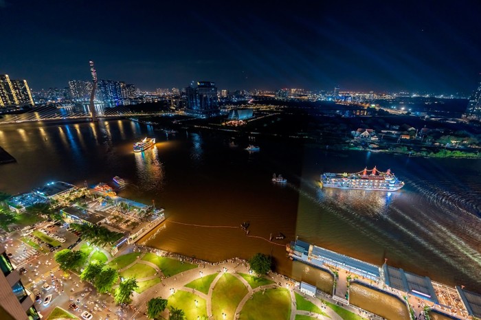 Tour du lịch đêm trên sông Sài Gòn đang được thử nghiệm. Tour du lịch đêm trên sông Sài Gòn đang được thử nghiệm.
