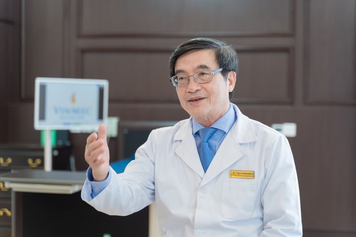 Thầy thuốc Nhân dân, Phó Giáo sư, Tiến sĩ Phạm Đức Huấn, Giám đốc Trung tâm Tiêu hóa - Gan mật - Tiết niệu Vinmec Times City, Chủ tịch Hội đồng ghép gan. Anh 6.jpg