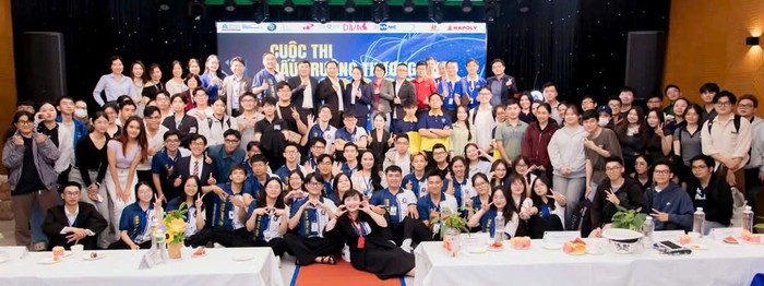 Sinh viên Khoa Logistics và Thương mại quốc tế tổ chức cuộc thi Đấu trường Thương mại quốc tế thu hút sinh viên nhiều trường đại học tham gia. Hình 3. Sinh viên Khoa Logistics và Thương mại quốc tế tổ chức cuộc thi Đấu trường Thương mại quốc tế thu hút sinh viên nhiều trường đại học tham gia.jpg