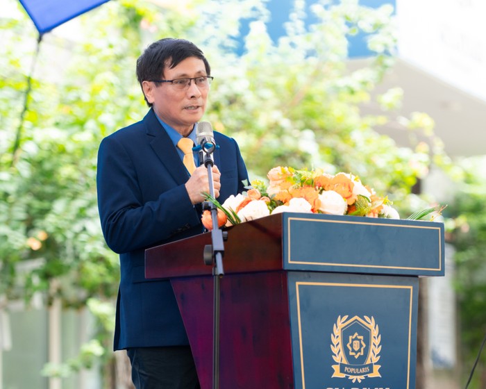 Nhà giáo ưu tú, Tiến sĩ Nguyễn Văn Hiến, Phó Hiệu trưởng Trường Đại học Gia Định phát biểu tại buổi lễ. DHT_2179.jpg