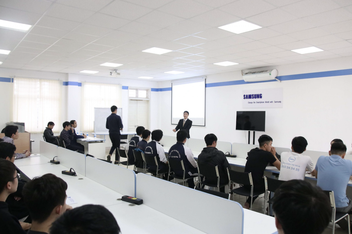 Hoạt động của sinh viên tại Trường Đại học Công nghệ Thông tin và Truyền thông, Đại học Thái Nguyên. Ảnh: Website nhà trường. Hoạt động của sinh viên tại Trường Đại học Công nghệ Thông tin và Truyền thông, Đại học Thái Nguyên. Ảnh: Website nhà trường.