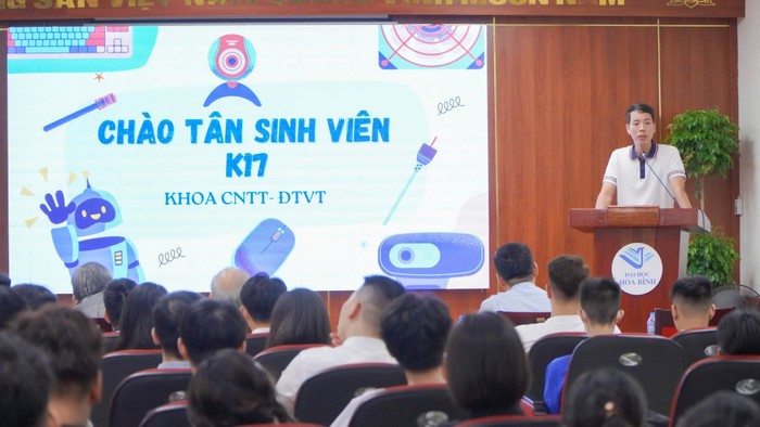 Buổi gặp mặt chào tân sinh viên của Khoa Khoa Công nghệ Thông tin – Điện tử Viễn thông. hb15.jpg