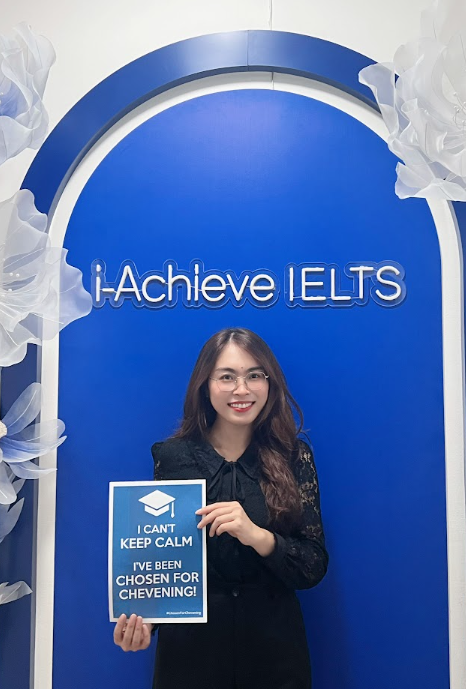 Nguyễn Hoàng Ngân cũng là người sáng lập Hệ thống luyện thi IELTS I-Achieve hướng dẫn hơn 1,000 học sinh sau 2 năm thành lập. Ảnh: NVCC