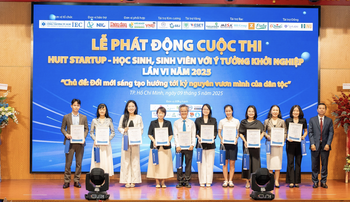 Cuộc thi “HUIT Startup – Học sinh, sinh viên với ý tưởng khởi nghiệp” lần thứ 6 năm 2025 đã chính thức được phát động, với chủ đề “Đổi mới sáng tạo hướng tới kỷ nguyên vươn mình của dân tộc”. Cuộc thi “HUIT Startup – Học sinh, sinh viên với ý tưởng khởi nghiệp” lần thứ 6 năm 2025 đã chính thức được phát động, với chủ đề “Đổi mới sáng tạo hướng tới kỷ nguyên vươn mình của dân tộc”.