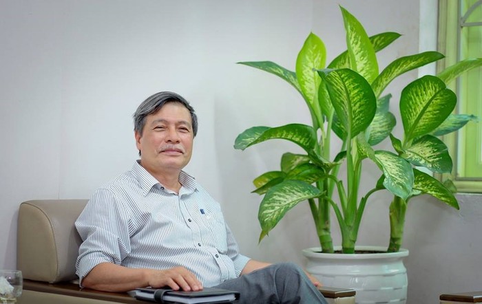 Phó Giáo sư, Tiến sĩ, Nhà giáo ưu tú Đặng Quốc Thống - Chủ tịch Hội đồng quản trị Trường Trung học cơ sở và Trung học phổ thông Đoàn Thị Điểm. 10665674_897304613632265_5555434805705529319_n - Copy.jpg
