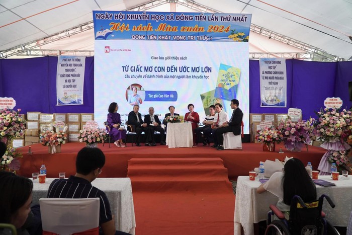 Tọa đàm Từ giấc mơ con đến ước mơ lớn của tác giả Cao Văn Hà, Hội sách Đông Tiến. (Ảnh: Nhà xuất bản Phụ nữ Việt Nam cung cấp) Tọa đàmTừ giấc mơ con đến ước mơ lớn của tác giả Cao Văn Hà, Hội sách ĐÔng Tiến.jpg