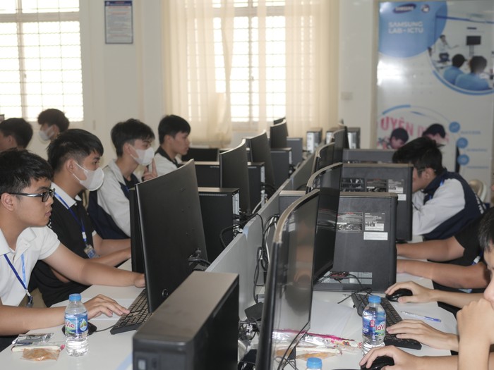 Để đáp ứng được yêu cầu ngày càng cao của ngành Công nghệ thông tin sinh viên cần không ngừng nâng cao kỹ năng của mình. (Ảnh: NTCC) Programming contest quý 3 2023.JPG
