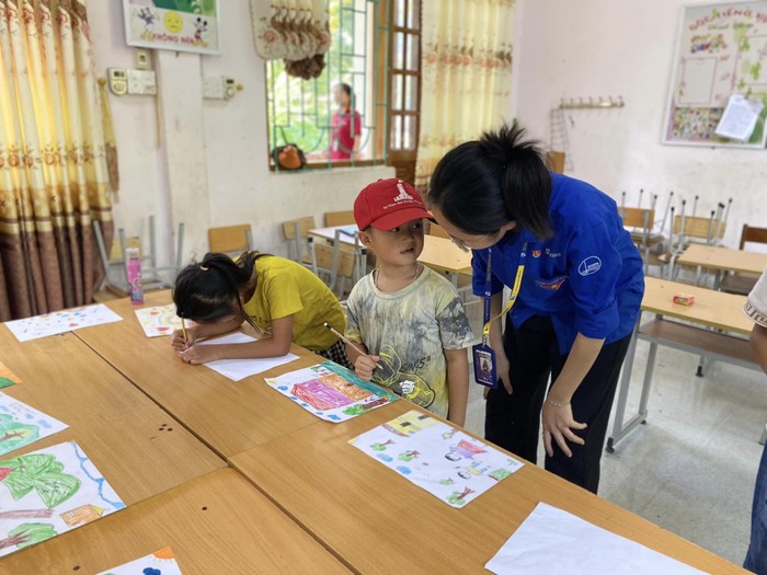 Sinh viên phải có trách nhiệm với cộng đồng: “Giáo dục từ tâm, nâng tầm trí tuệ” ảnh 9 Ảnh 3 (2).jpg