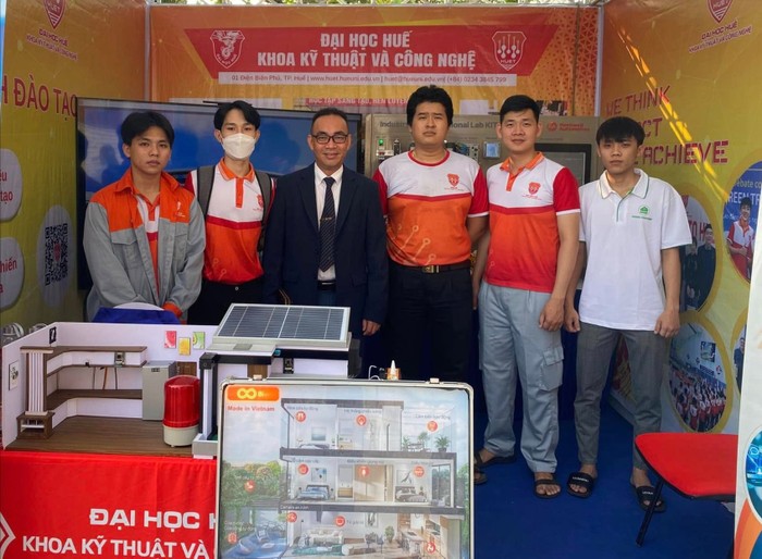 Hoạt động khoa học công nghệ được ưu tiên phát triển tại Đại học Huế. (Ảnh: Website nhà trường) 492492042_1504596700531823_909603619350637391_n.jpg