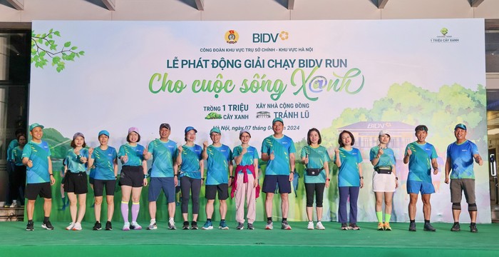 Ban Tổ chức phát động Giải chạy “BIDVRUN - Cho cuộc sống Xanh” năm 2024 tại Trụ sở chính BIDV. Anh 01.jpg