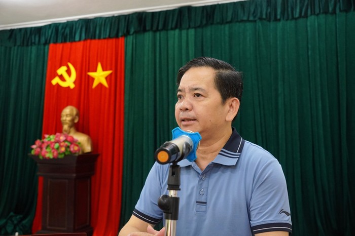 Đồng chí Bùi Nhân Sâm - Tỉnh ủy viên, Bí thư huyện ủy Hương Sơn phát biểu động viên cán bộ, chiến sĩ đảo Hòn Mắt z5323438430606_fa7816a375afbaf4dbcd907252d27e96.jpg