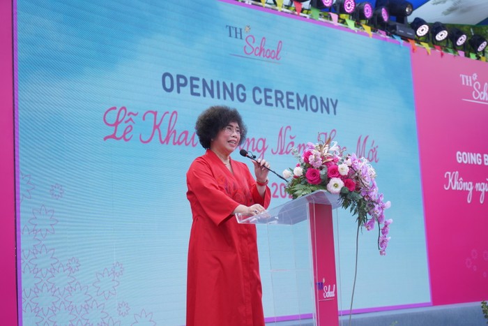 Madame Thái Hương phát biểu. QKT04039.JPG