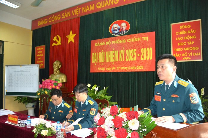 Đại tá Nguyễn Quang Hưng - Chủ nhiệm Chính trị Học viện Phòng không - Không quân phát biểu tại Đại hội. a5ecca0a-8c07-496f-8446-9b9c18b63e5b.jpg