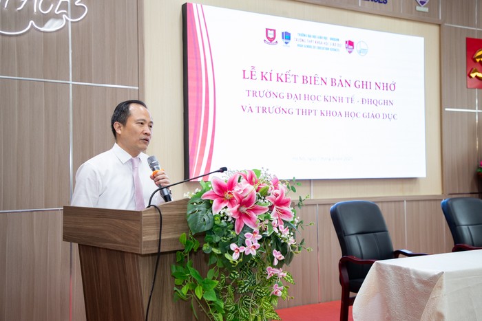 Phó Giáo sư, Tiến sĩ Lê Trung Thành - Hiệu trưởng Trường Đại học Kinh tế, Đại học Quốc gia Hà Nội. Hieu truong ĐH Kinh tế.jpg
