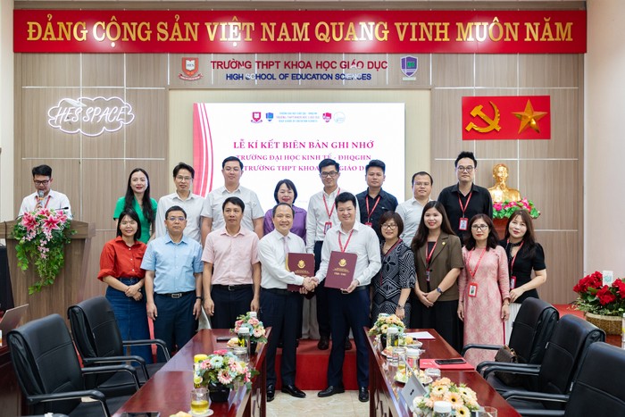 Quang cảnh lễ ký kết. THPT Khoa hoc GD.jpg